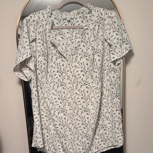 41 Hawthorn Cream and Gray Patterned Blouse